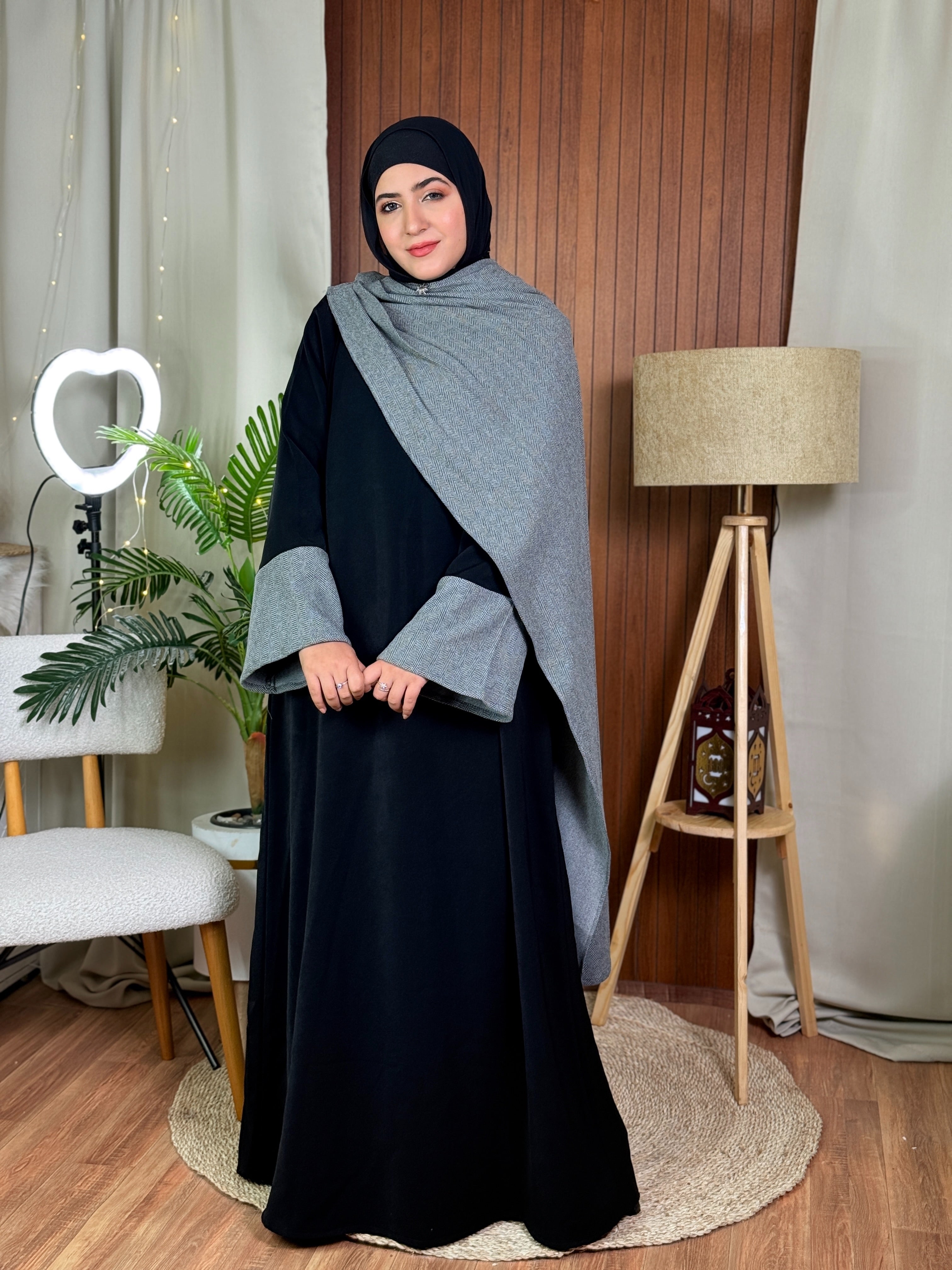 عباية بحزام وسكارف